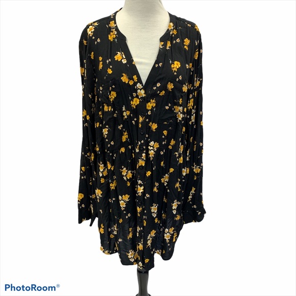 torrid Tops - Women’s Torrid plus size 2 black and gold blouse